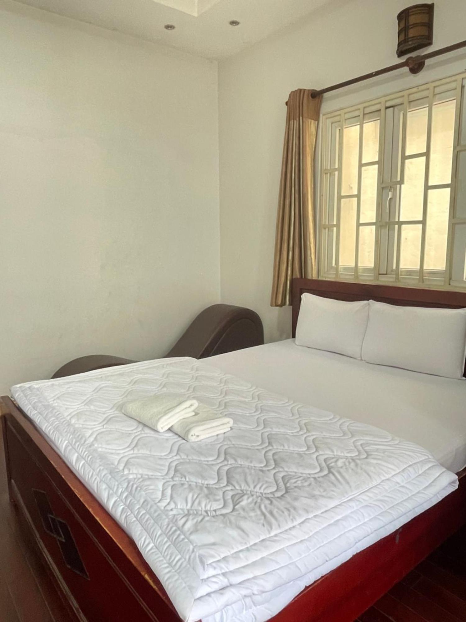 Ha Ngo Saigon Airport Hotel *